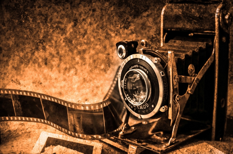 photographe-COARAZE-min_light-wood-night-camera-photography-vintage-1245236-pxhere.com